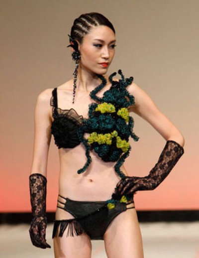 惊艳古怪 日本女大学生设计内衣秀