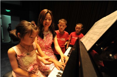 I Do基金携手麻省理工学院音乐教育大师ChenChen成功举办公益音乐会