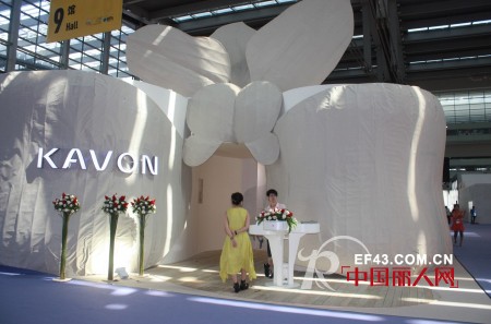 让人与自然更贴近 KAVON女装品牌优雅出席2012深圳服装展