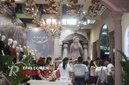 出格、艾莱亮相2012深圳服装  展现典雅浪漫的欧洲时尚风情
