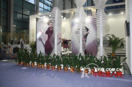 Girl Line格子廊2012深圳服装展 用新的时尚创造新的生活