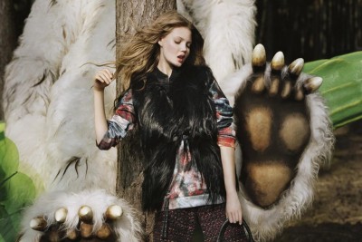 Mulberry 2012秋冬广告大片Lindey Wixon与大熊带你进入奇幻森林。