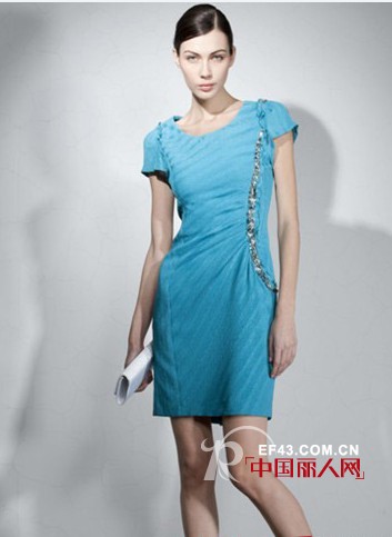 2012朗姿新款连衣裙 展现女性高贵优雅的气质