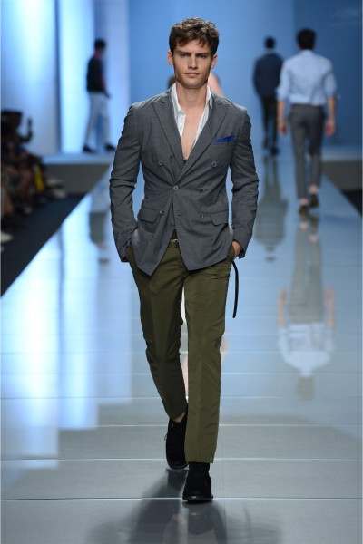 Ermanno Scervino: “2013春夏系列来自自然的辩证法，来自相反的概念，却互相超越，撕裂感的面料展示了一种全新的风格。” 