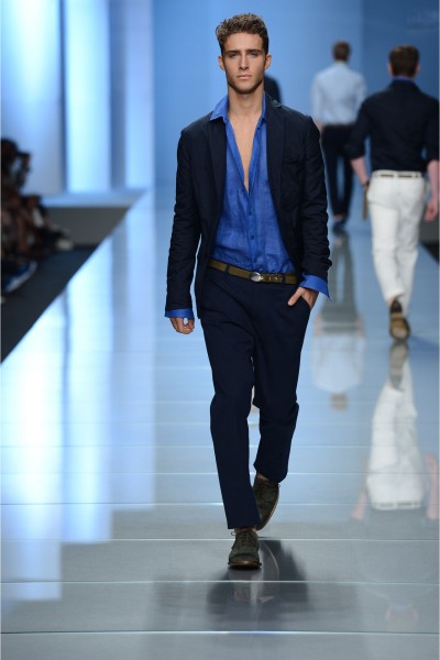Ermanno Scervino: “2013春夏系列来自自然的辩证法，来自相反的概念，却互相超越，撕裂感的面料展示了一种全新的风格。” 