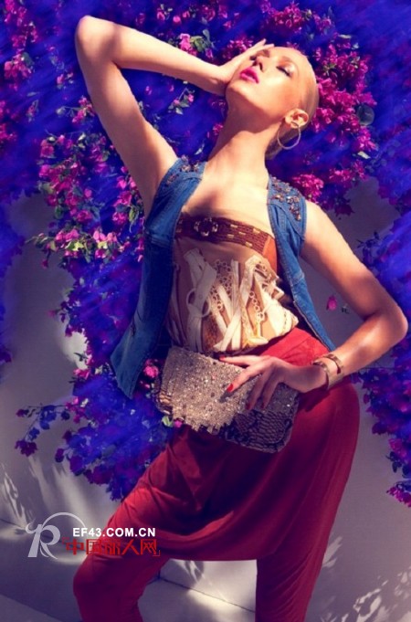 卡斯比亚品牌女装 绽放绚丽奢华的妖娆气质