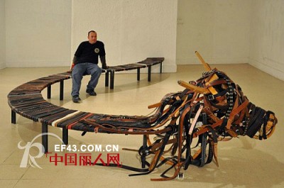 用1000条皮带制成的惊人长椅