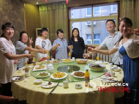 香港体会内衣员工风采之财务部的欢乐宴