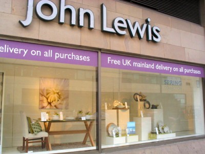 John Lewis百货穿越广告：时光流逝，唯爱永恒