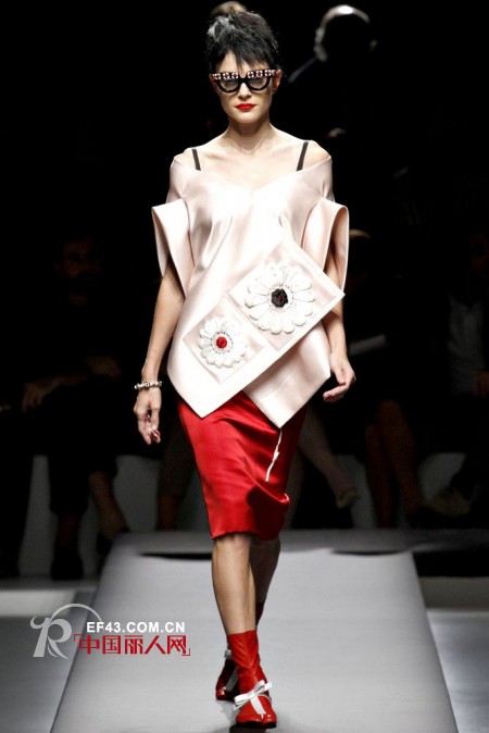 普拉达 (Prada) 发布2013春夏女装新品系列