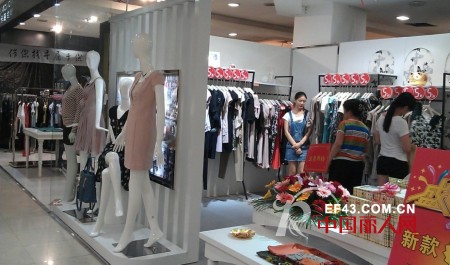 JUML芮玛时尚女装柳州东都百货商场专卖店形象升级 新形象再创新辉煌