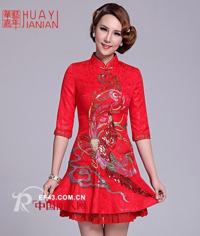 华艺嘉年中式时尚女装  展现中国女性的玲珑曲线