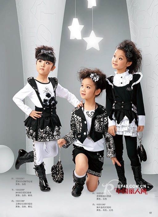 黑白经典服装搭配 打造童装的另一个时尚