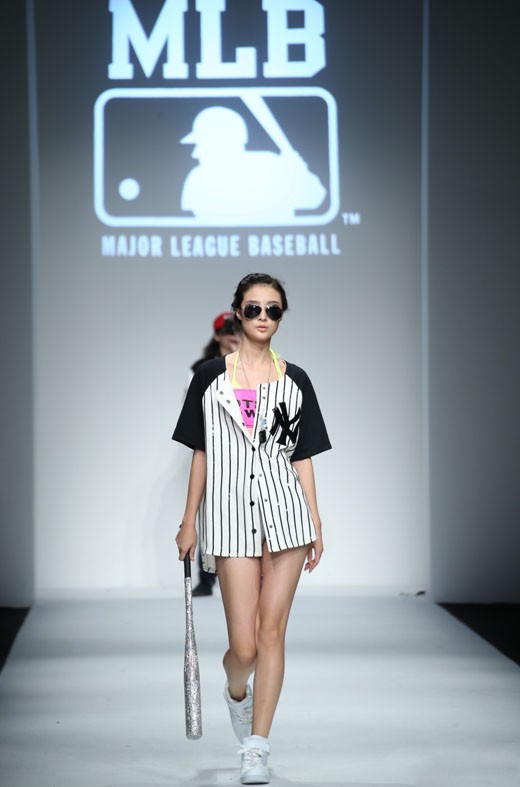 上海时装周新天地太平湖秀场 2014春夏MLB“梦想秀”