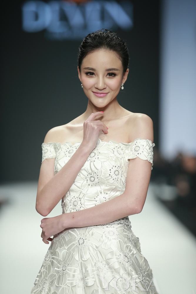 2014中国国际时装周—缔玟（DEVEN）婚纱礼服“梦境繁花”发布会
