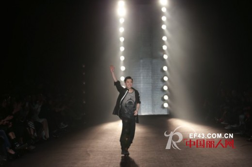 梅赛德斯-奔驰中国国际时装周10月26日秀场直击
