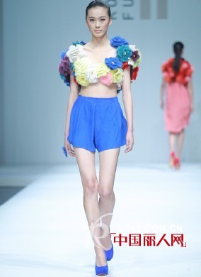 梅赛德斯-奔驰中国国际时装周2014春夏系列首秀纷呈