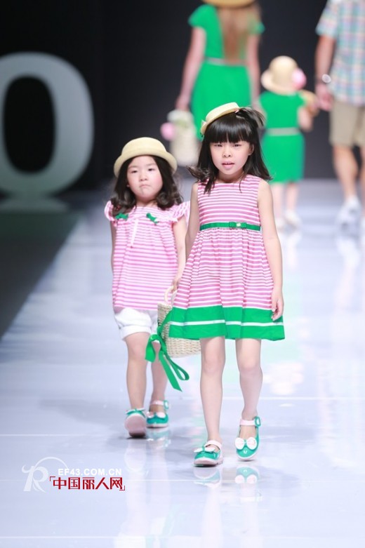 T100荣获中国国际时装周·2013年度时尚品牌大奖