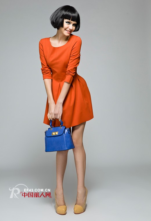 鲜明橘色连衣裙  做一个简单的美人