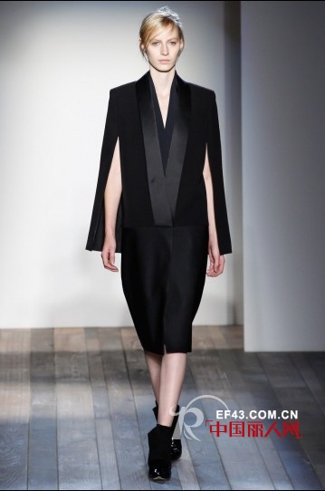 2013秋冬维多利亚·贝克汉姆品牌(VictoriaBeckham)女装惊喜不断！
