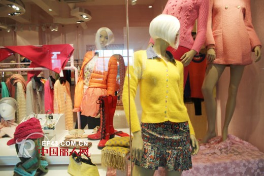 热烈祝贺连奴时装P+TWO品牌中山港口店隆重开业