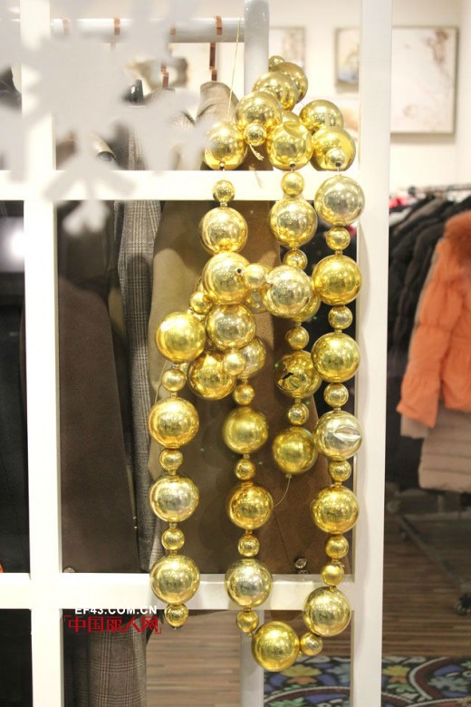 A/E金色圣诞橱窗 带您感受最时尚的节日气氛