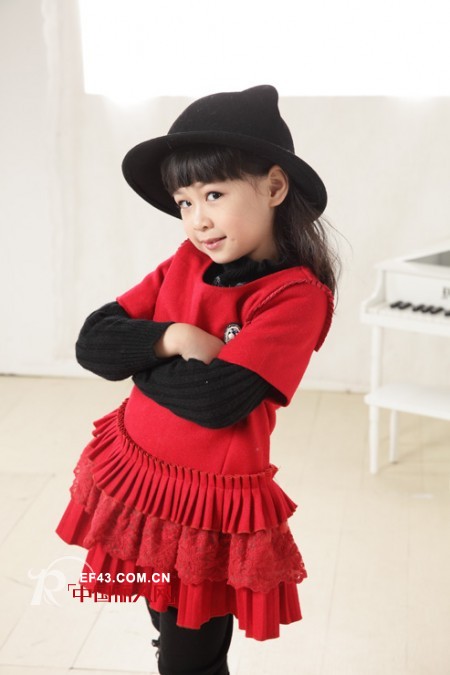 红色服装怎么搭配 童装呢子款式怎么穿好看