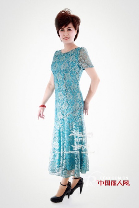 佰仟代品牌女装 典雅旗袍融入新创意