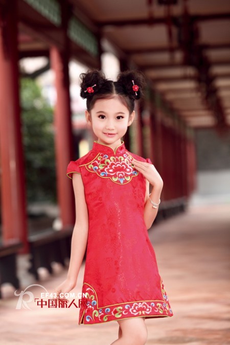 汪小荷夏季改良式旗袍  见证中国女孩的温婉文雅