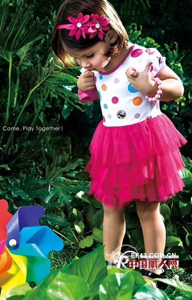水孩儿童装：让孩子尽情演绎属于这个季节的色彩斑斓