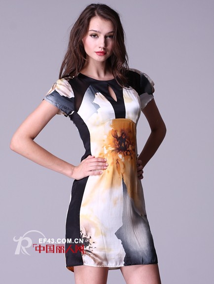 艾卡蒂品牌女装 设计感连衣裙展现优雅气质