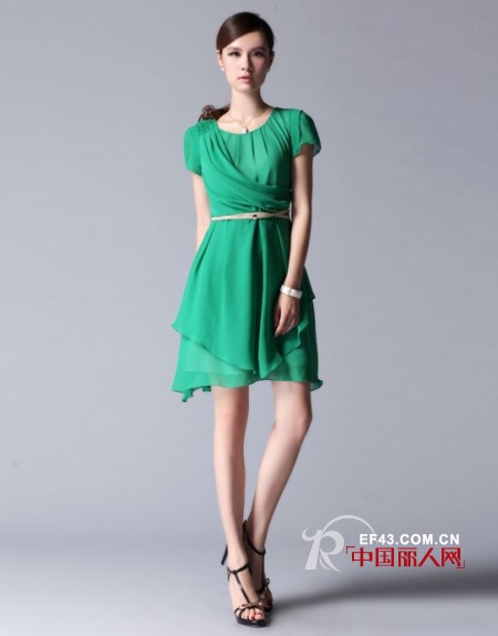 芭蒂娜品牌女装  神奇绿色在夏天帮你转换心情