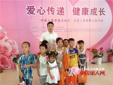 中國兒童慈善活動日  小豬嚕嚕童裝有愛