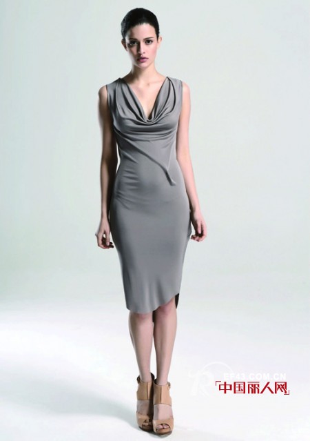 KAREN SHEN品牌女装时尚简约风巧博眼球