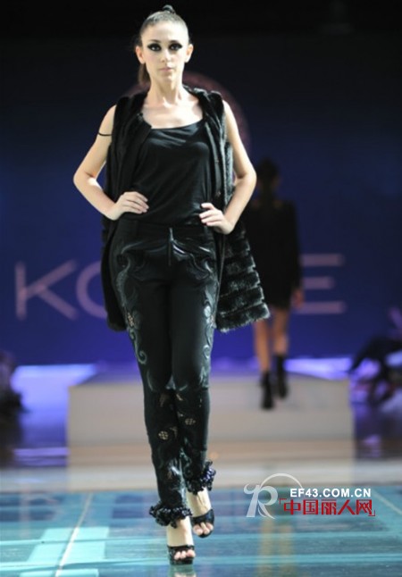 2013深圳展“洋妞”模特走秀民族品牌服装KODICE