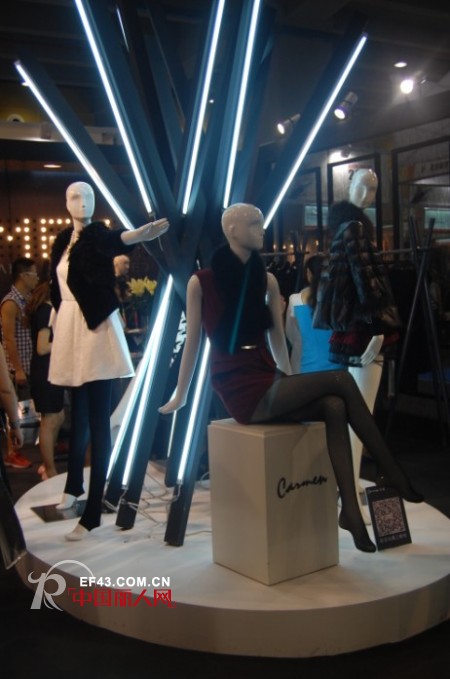 卡蔓Carmen亮相2013广州服装节  馆内人气几度达到“沸点”