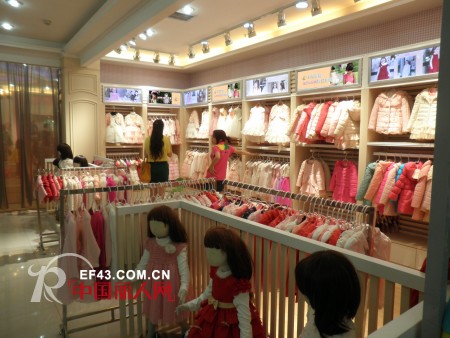 妞宝品牌童装成都店开业及店面小型订货会正在进行中