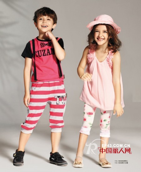 玩转粉色系 时尚童装搭配 教你打造时尚潮流