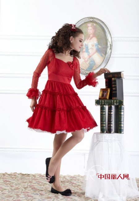 红色连衣裙  洛丽塔风格洋装造型解析