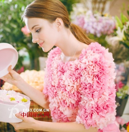 什么是花朵装 春夏流行颜色搭配 粉色服装搭配