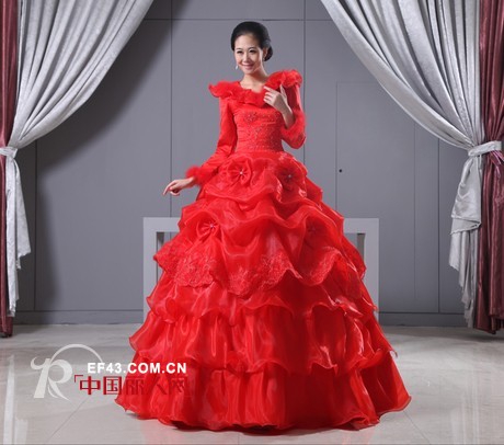 红色婚纱礼服怎么搭配