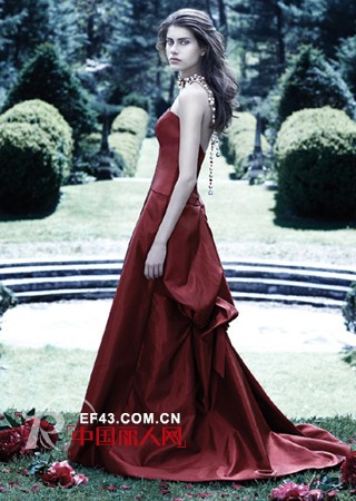 红色婚纱礼服的挑选 伴娘礼服什么颜色好看