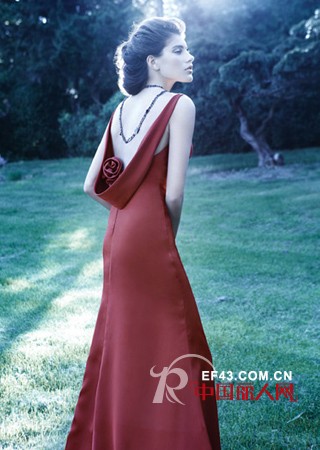 红色婚纱礼服的挑选 伴娘礼服什么颜色好看