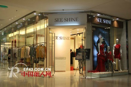 斯贤意式女装店铺风格  打造奢华购物体验