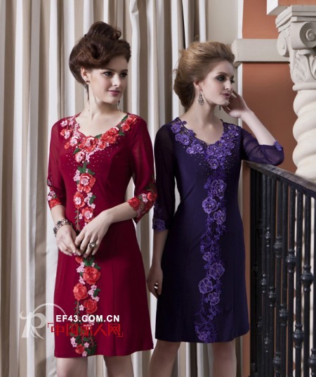 紫色还是红色 熟女的洋裙应该怎么选择
