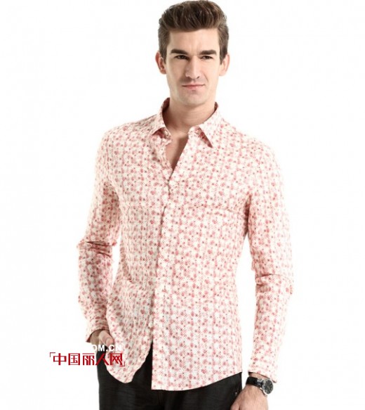 彩色衬衫给男士的春季西装搭配大加分