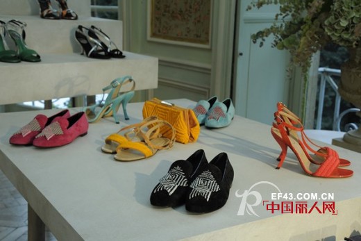 Roger Vivier推出2014春夏新品鞋履系列