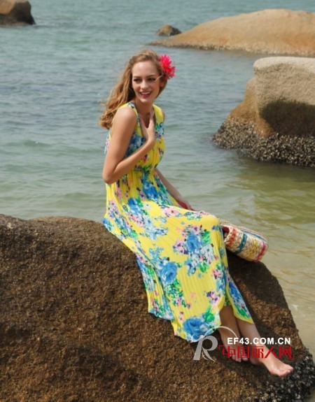 海边度假穿什么样的裙子好看 2014沙滩裙流行什么款式