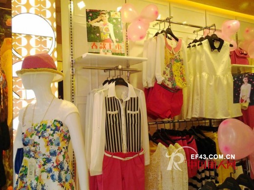 恭祝重庆垫江西欧花园步行街城市衣柜店盛大开业
