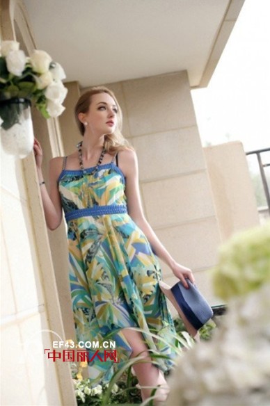 2014夏季新款吊带裙推荐 打造时尚性感Lady